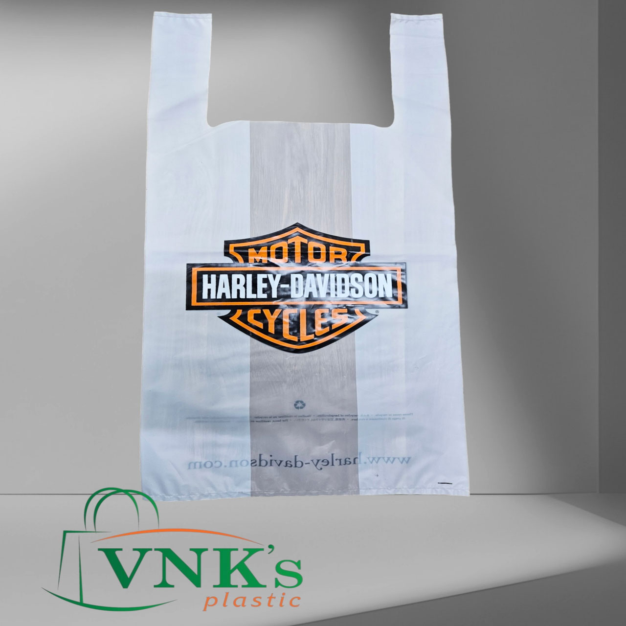 Plastic bag with handle